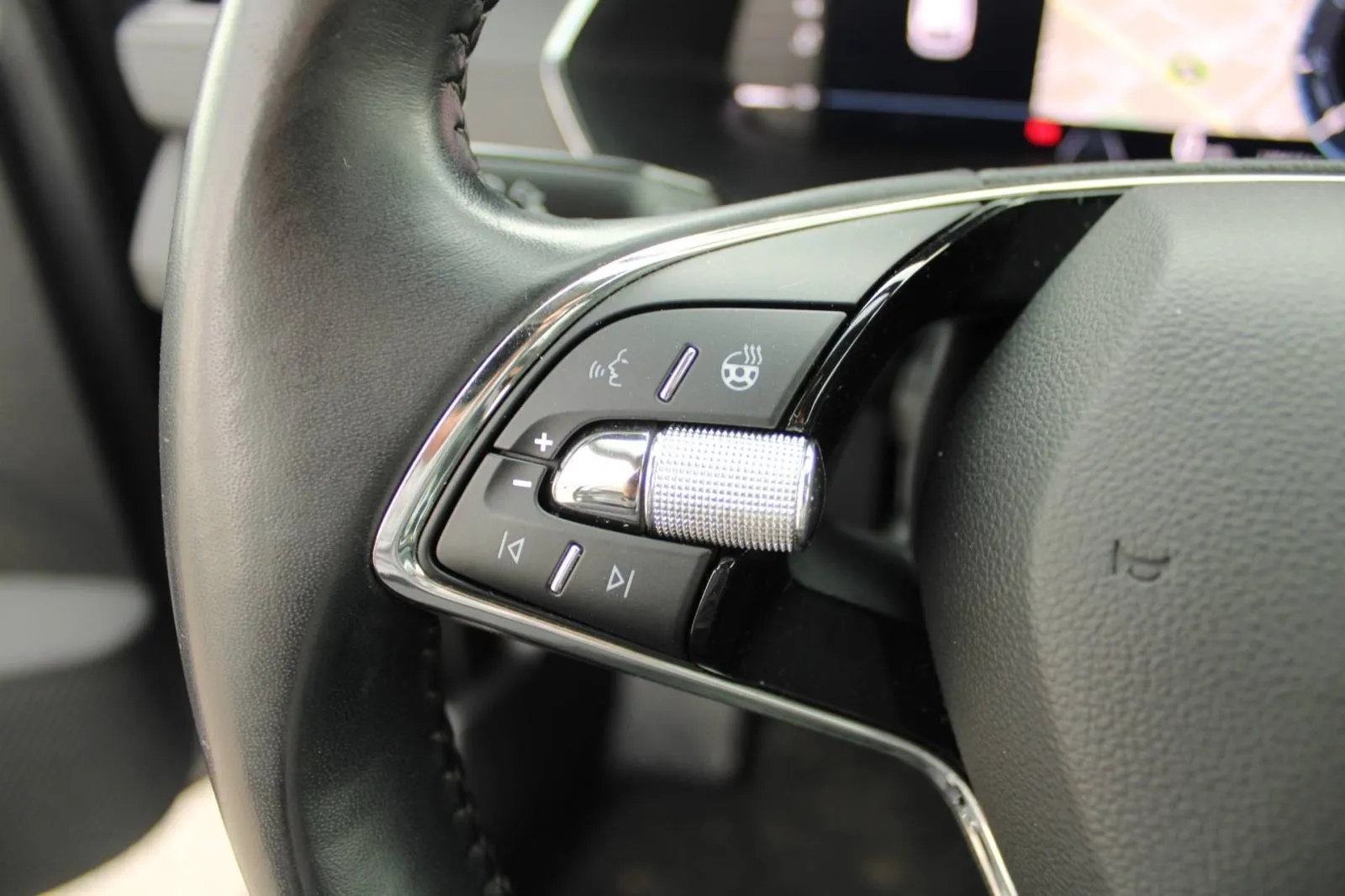 škoda octavia combi 2.0 tdi *led, navigacija, kamera* - slika 13