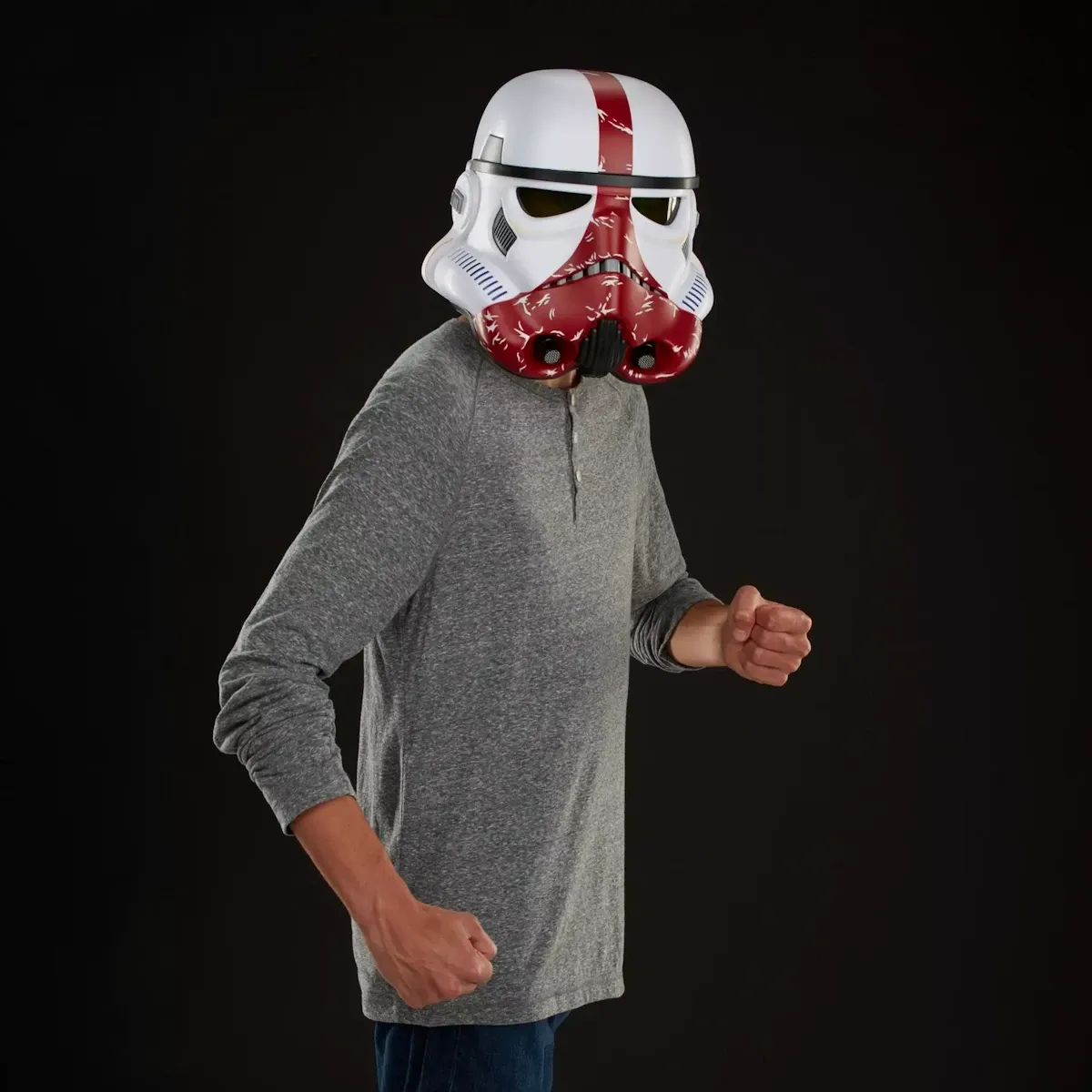 star wars: the black series–incinerator stormtrooper electronic helmet - slika 8