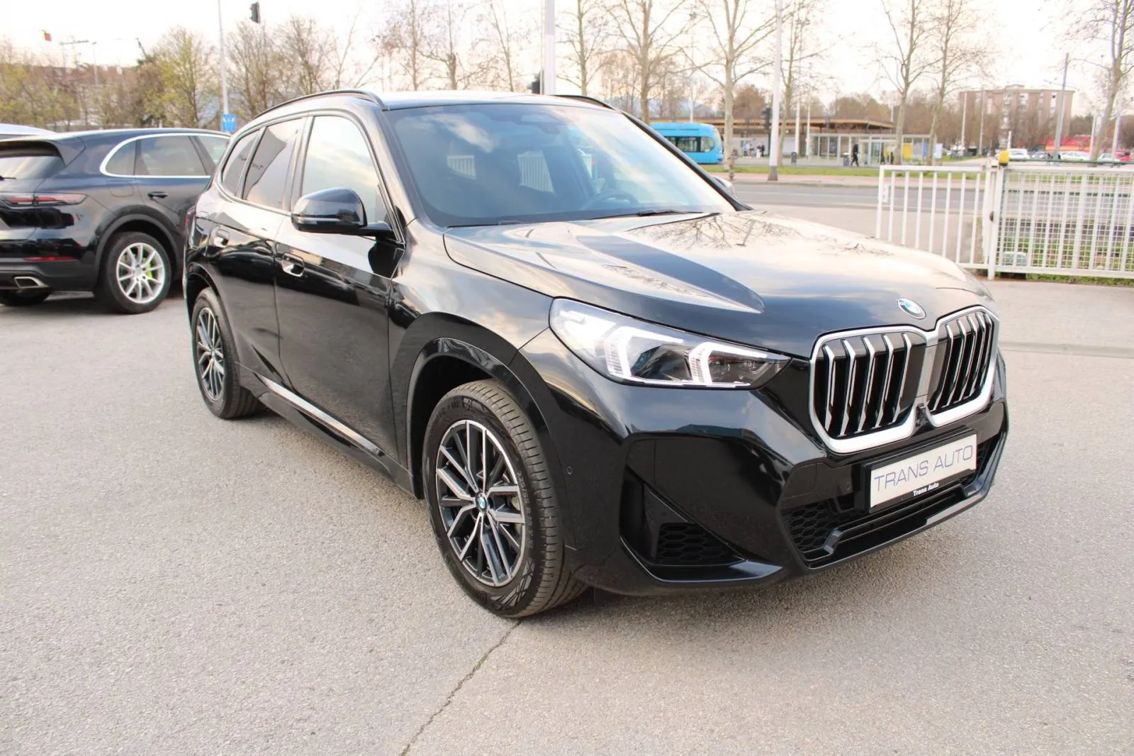 bmw x1 xdrive 23i m-paket automatik *led, navigacija, kamera* - slika 3