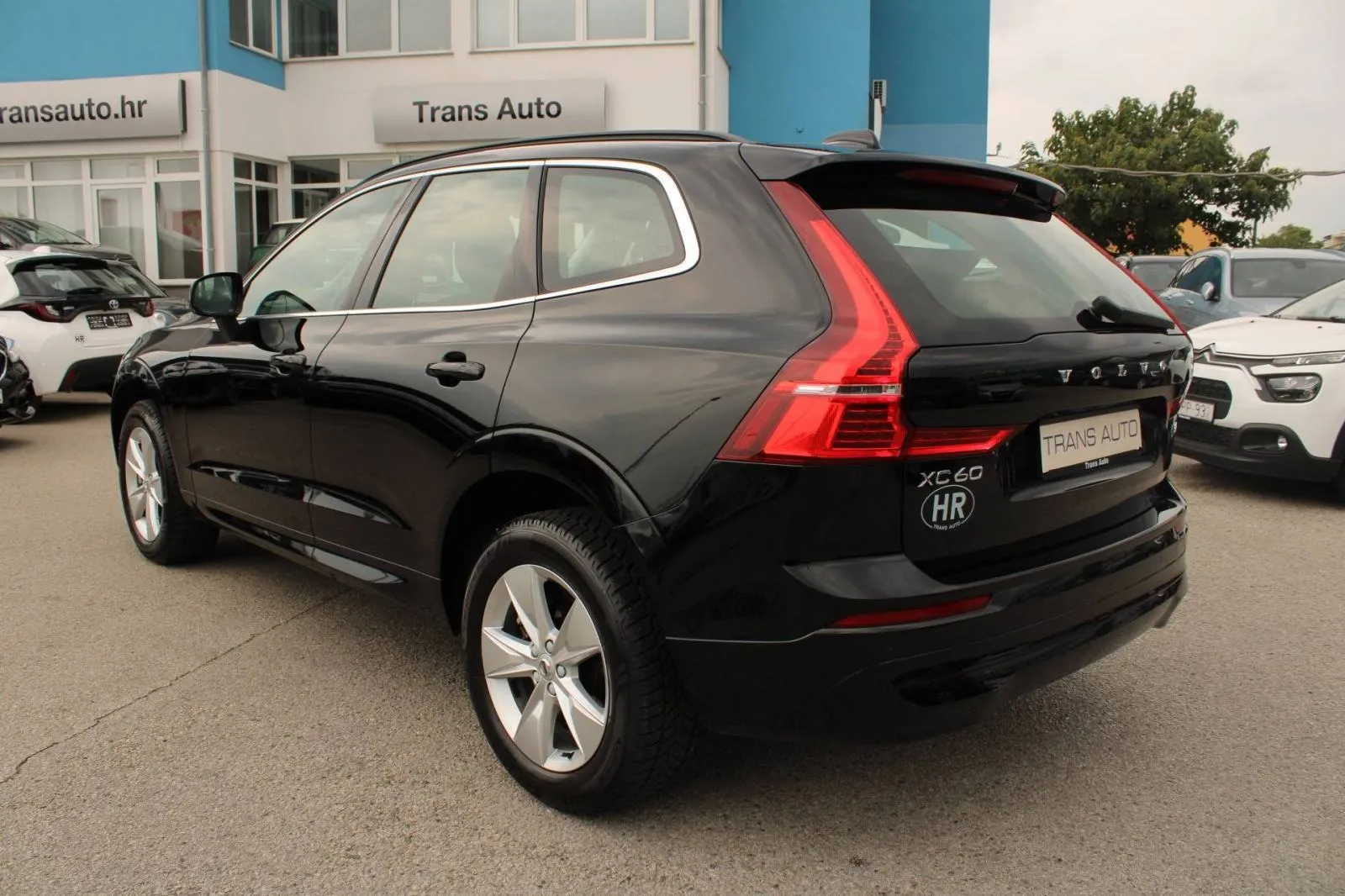 volvo xc60 b4 2.0d automatik *led, navigacija, kamera* - slika 12