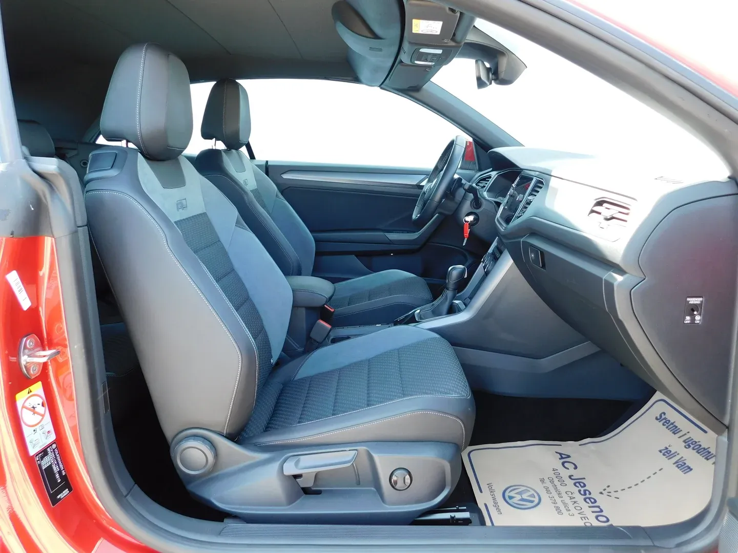 08724 volkswagen t-roc cabrio 1.5 tsi evo dsg r-line - slika 15