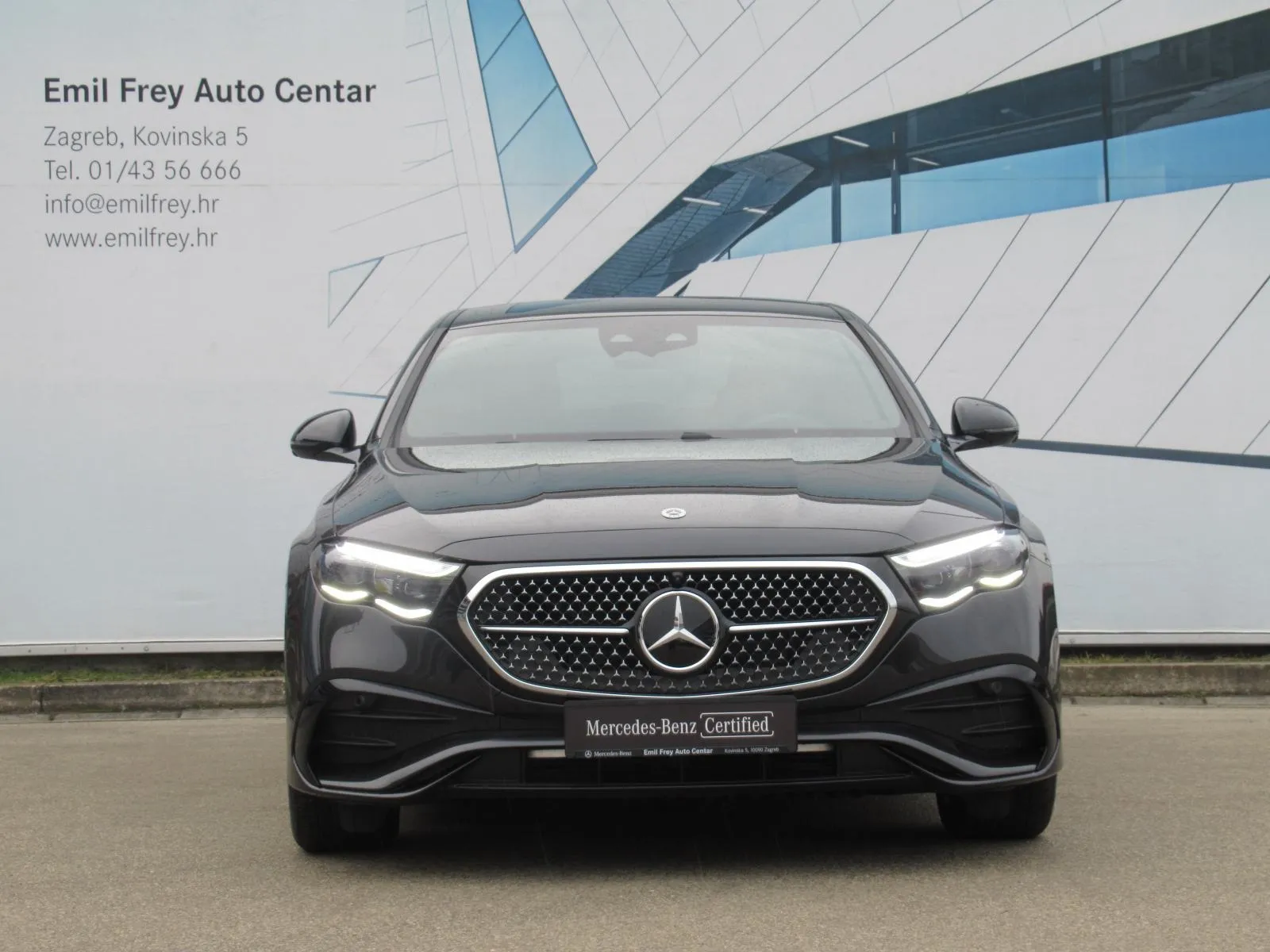 Mercedes-Benz E-klasa 300 de AMG Line/Night paket/Digital light/360° - Zagreb