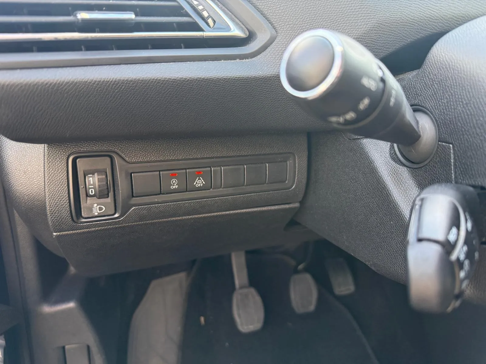 peugeot 308 sw 1,5 bluehdi, navi, parking senzori, 4x garancija! - slika 10