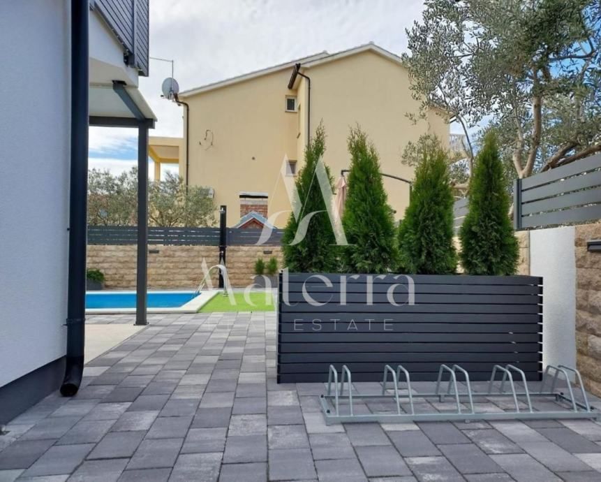 investicija, zgrada sa 11 apartmana i bazenom, osiguran parking (prodaja) - slika 3