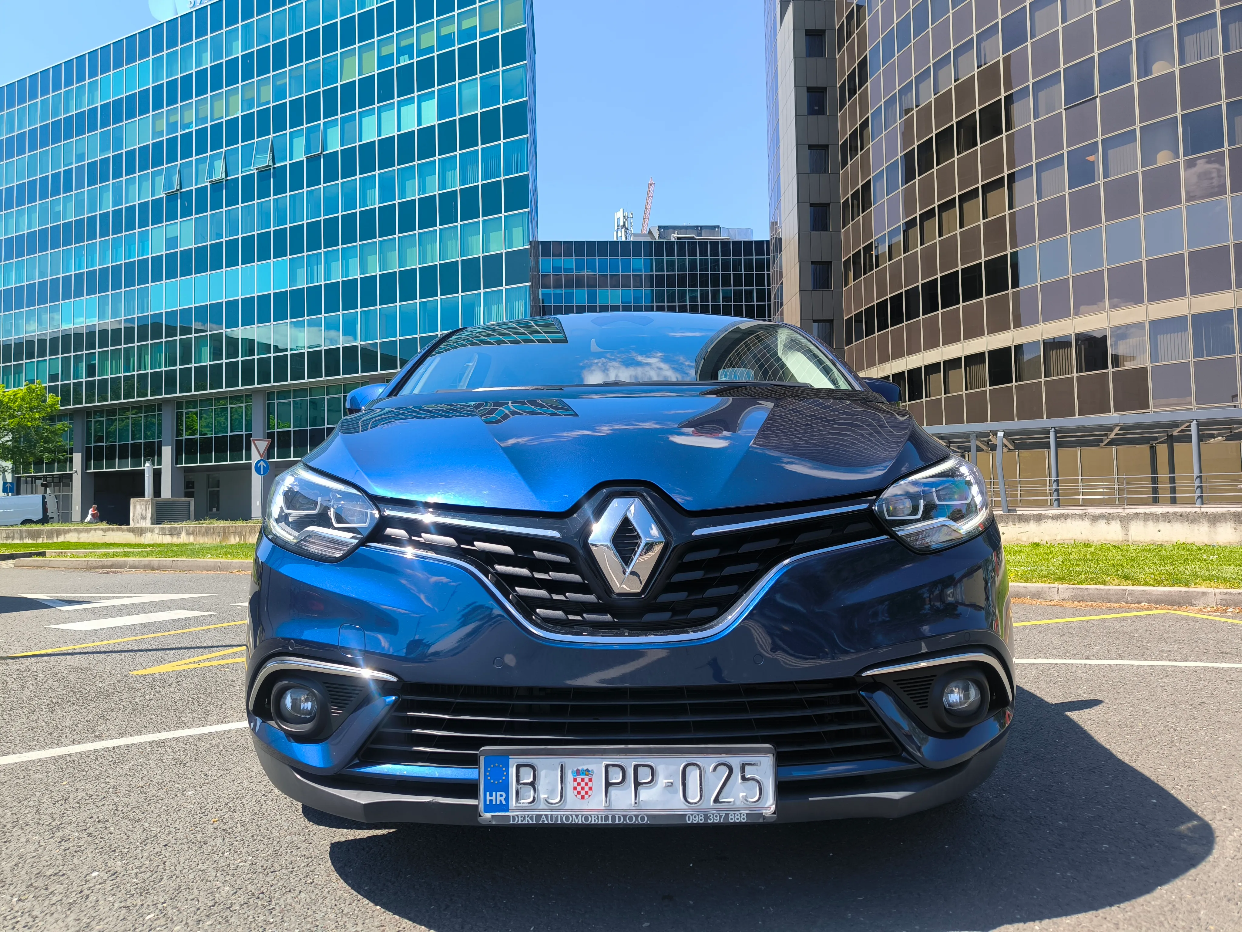 renault scenic 1,5dci, intens, full led, kamera, ekstra stanje - slika 15