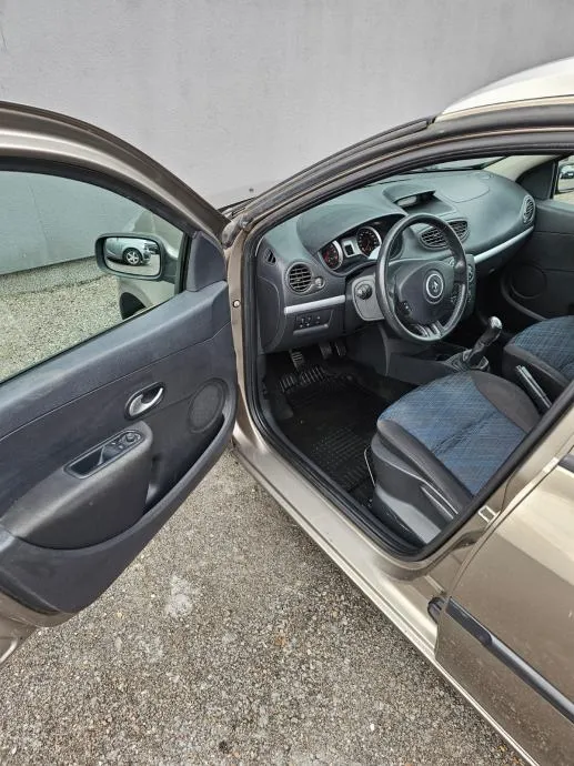 renault clio 1,2 16v , 121000 km , 2009 g. kartice 24/36 rata - slika 8