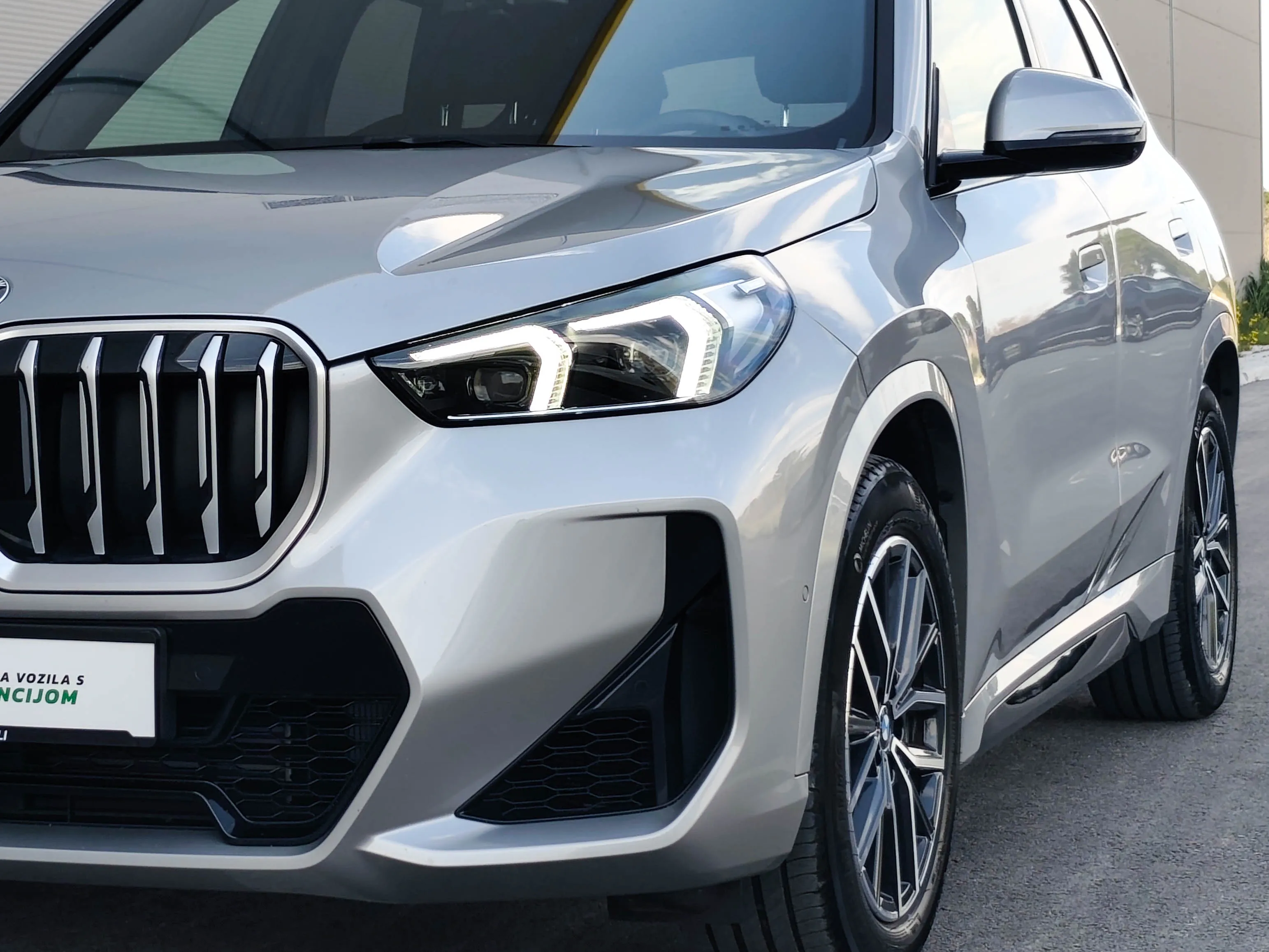 bmw x1 xdrive23i m paket |head up |kuka |18''alu |driving assist pro - slika 3