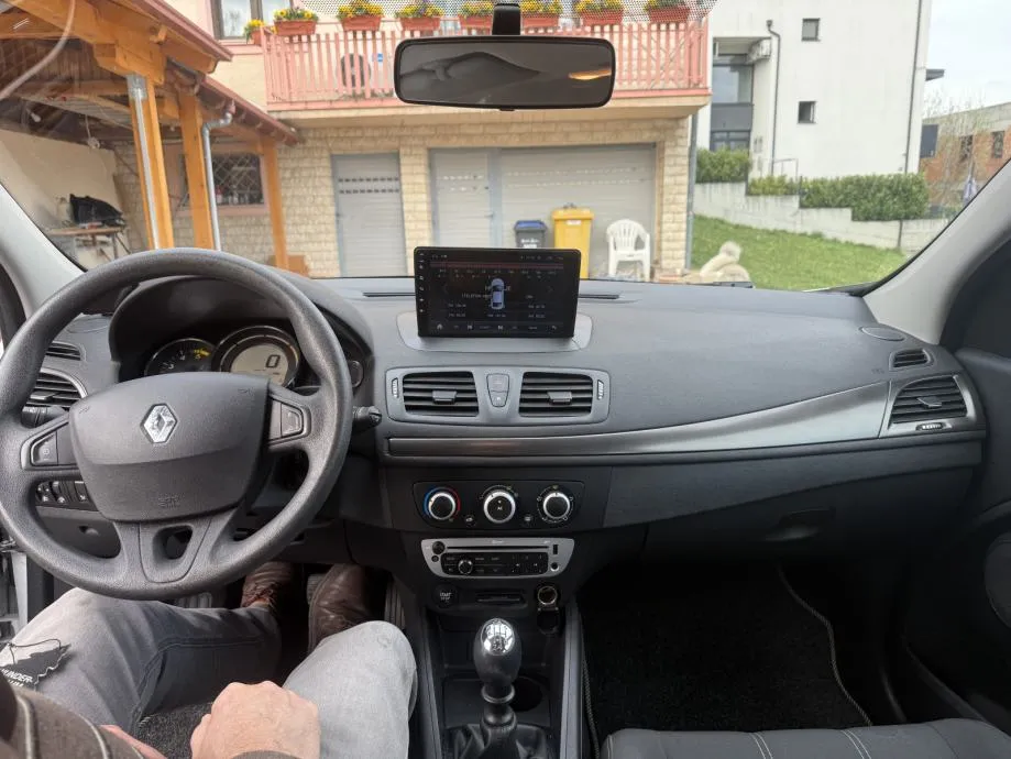 renault megane 1.5dci 2015 redizajn, odlično stanje - slika 9