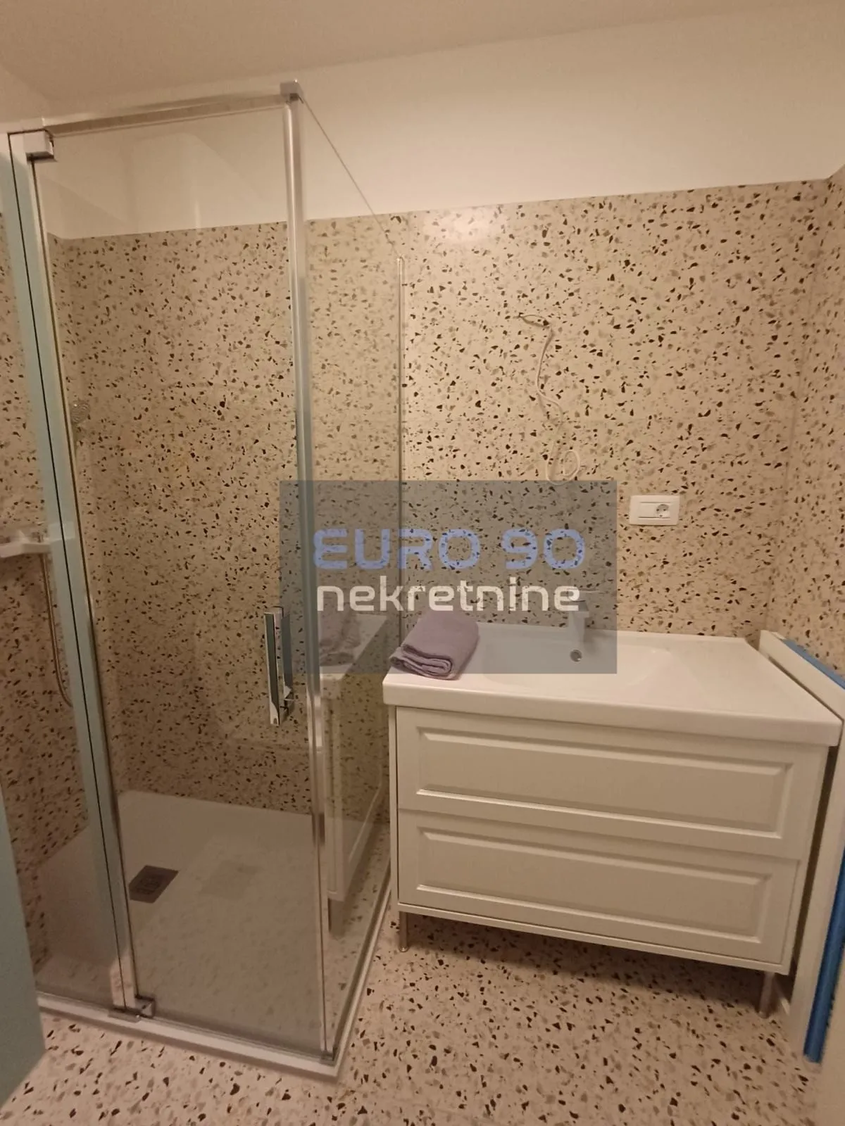 zadar / bili brig- renoviran i namješten dvosoban stan, 75 m2 !!! - slika 9