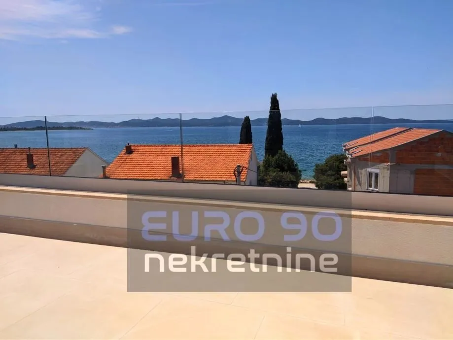 zadar/diklo-atraktivan,trosoban stan 50m od mora s garažom i bazenom - slika 2