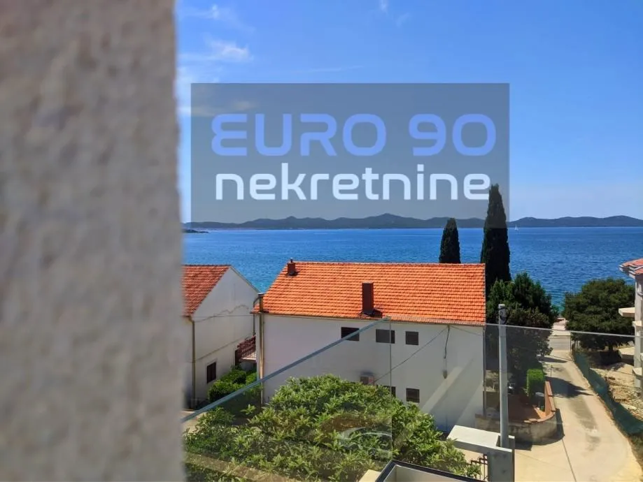 zadar/diklo-atraktivan,trosoban stan 50m od mora s garažom i bazenom - slika 4