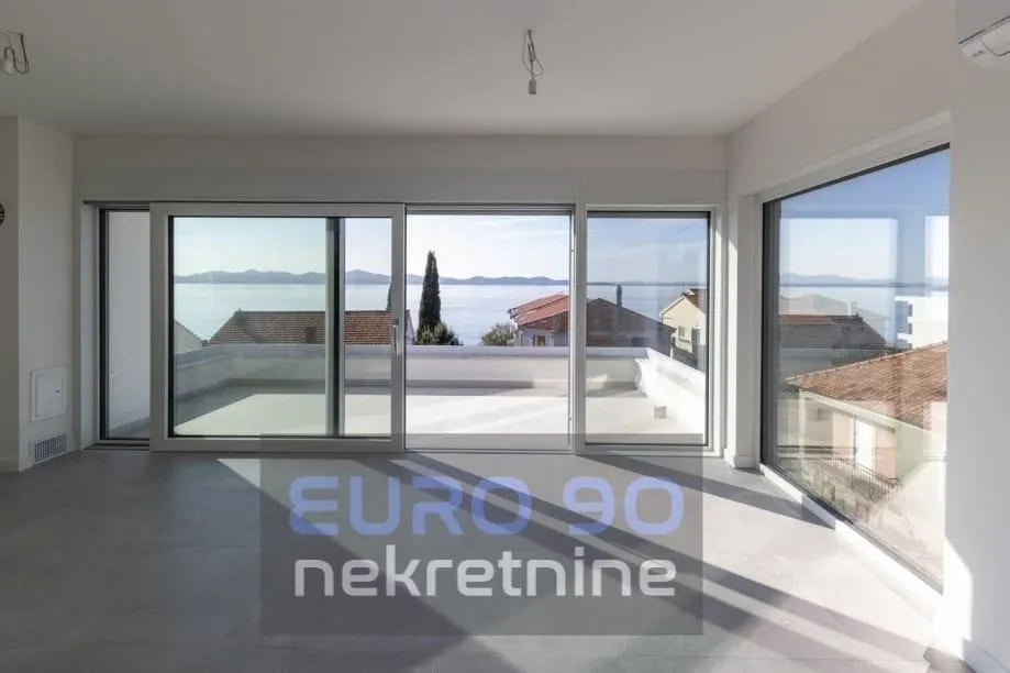 zadar/diklo-atraktivan,trosoban stan 50m od mora s garažom i bazenom - slika 5