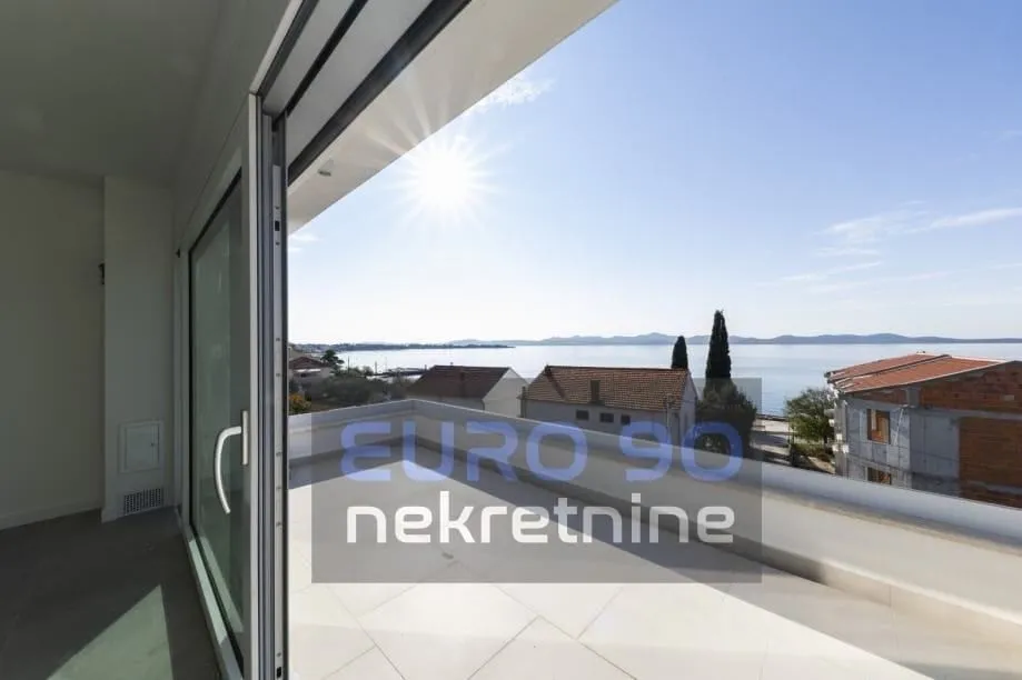 zadar/diklo-atraktivan,trosoban stan 50m od mora s garažom i bazenom - slika 6
