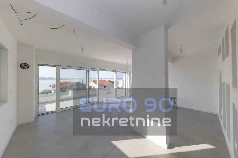 zadar/diklo-atraktivan,trosoban stan 50m od mora s garažom i bazenom - slika 7