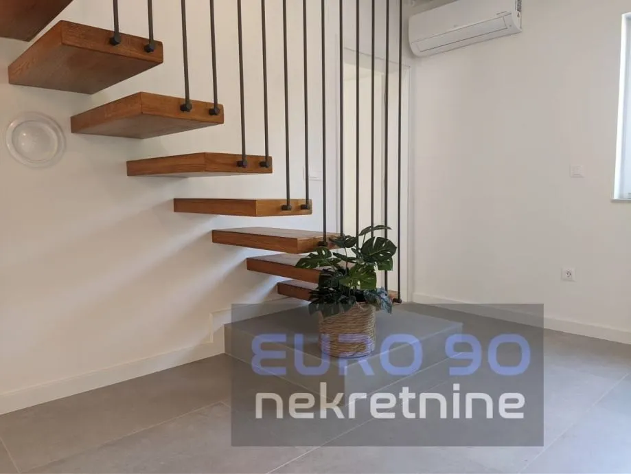 zadar/diklo-atraktivan,trosoban stan 50m od mora s garažom i bazenom - slika 8