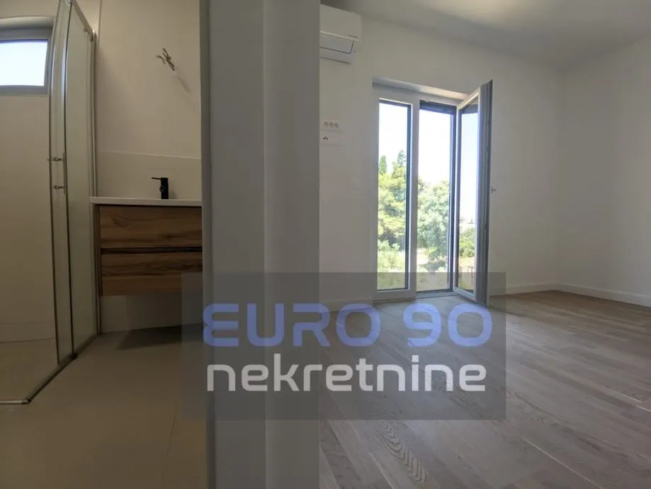 zadar/diklo-atraktivan,trosoban stan 50m od mora s garažom i bazenom - slika 10