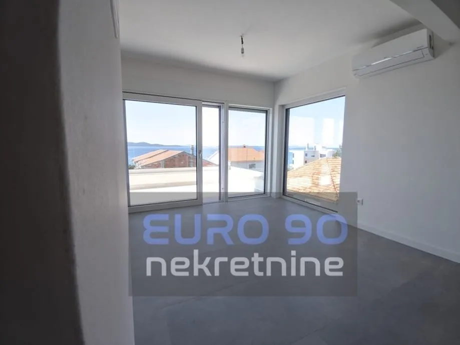 zadar/diklo-atraktivan,trosoban stan 50m od mora s garažom i bazenom - slika 12
