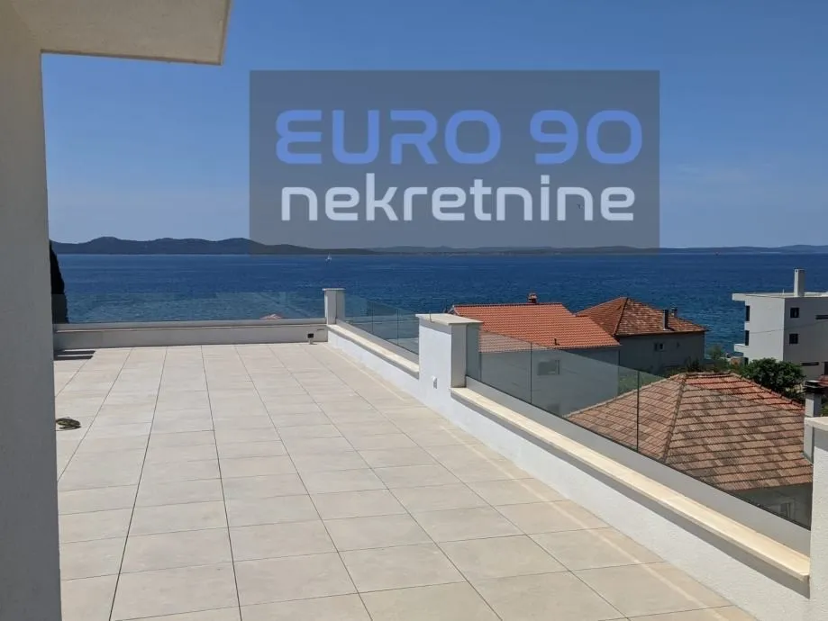 zadar/diklo-atraktivan,trosoban stan 50m od mora s garažom i bazenom - slika 13
