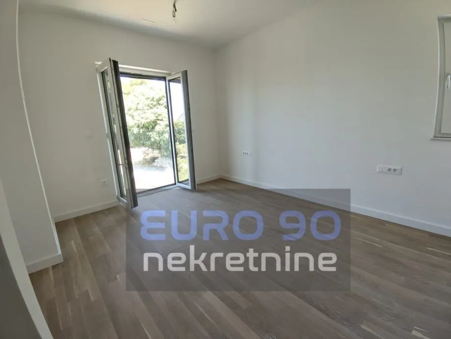 zadar/diklo-atraktivan,trosoban stan 50m od mora s garažom i bazenom - slika 15