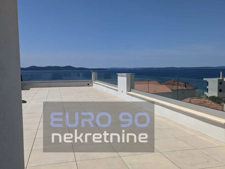 zadar/diklo-atraktivan,trosoban stan 50m od mora s garažom i bazenom - slika 16