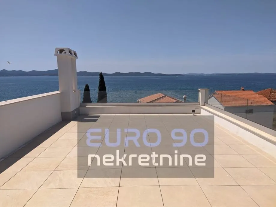 zadar/diklo-atraktivan,trosoban stan 50m od mora s garažom i bazenom - slika 19
