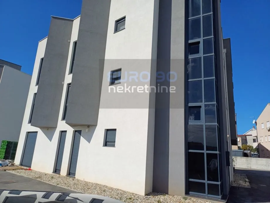 zadar/plovanija-moderan stan s krovnom terasom i pogledom na more - slika 25