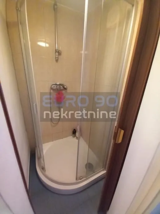 zadar/poluotok- renovirani hostel u samom centru grada - slika 4