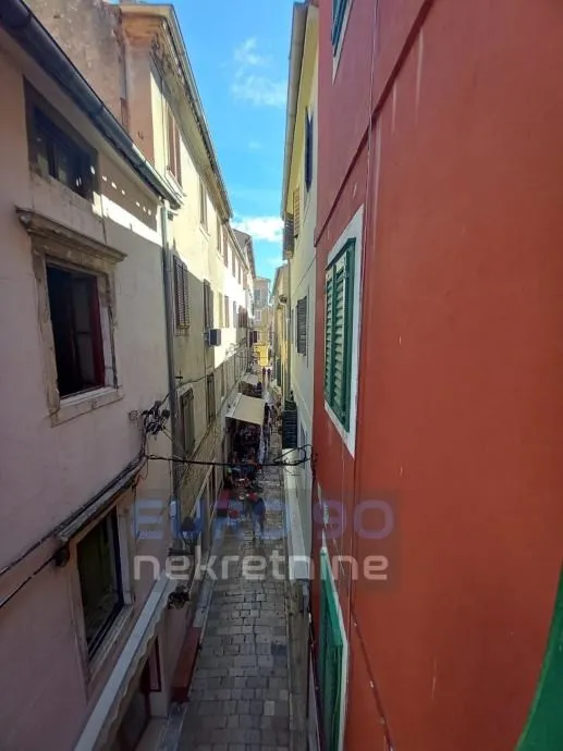 zadar/poluotok- renovirani hostel u samom centru grada - slika 8