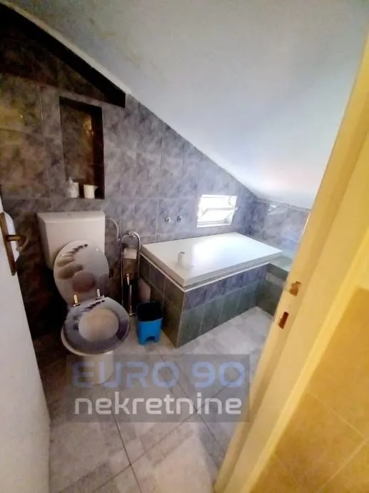 zadar/poluotok- renovirani hostel u samom centru grada - slika 9