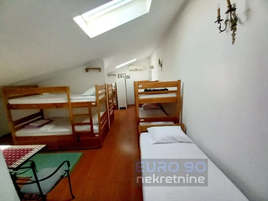 zadar/poluotok- renovirani hostel u samom centru grada - slika 10