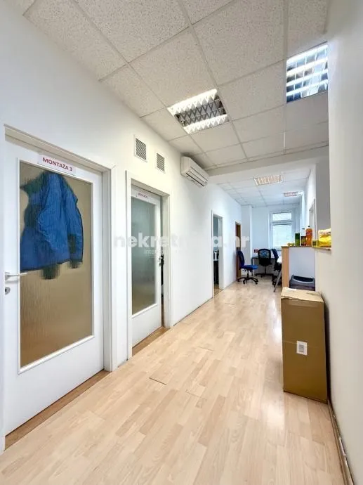 zakup – poslovni prostor (uredi / različite djelatnosti) 300 m² - slika 8