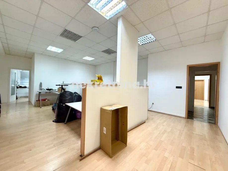 zakup – poslovni prostor (uredi / različite djelatnosti) 300 m² - slika 10