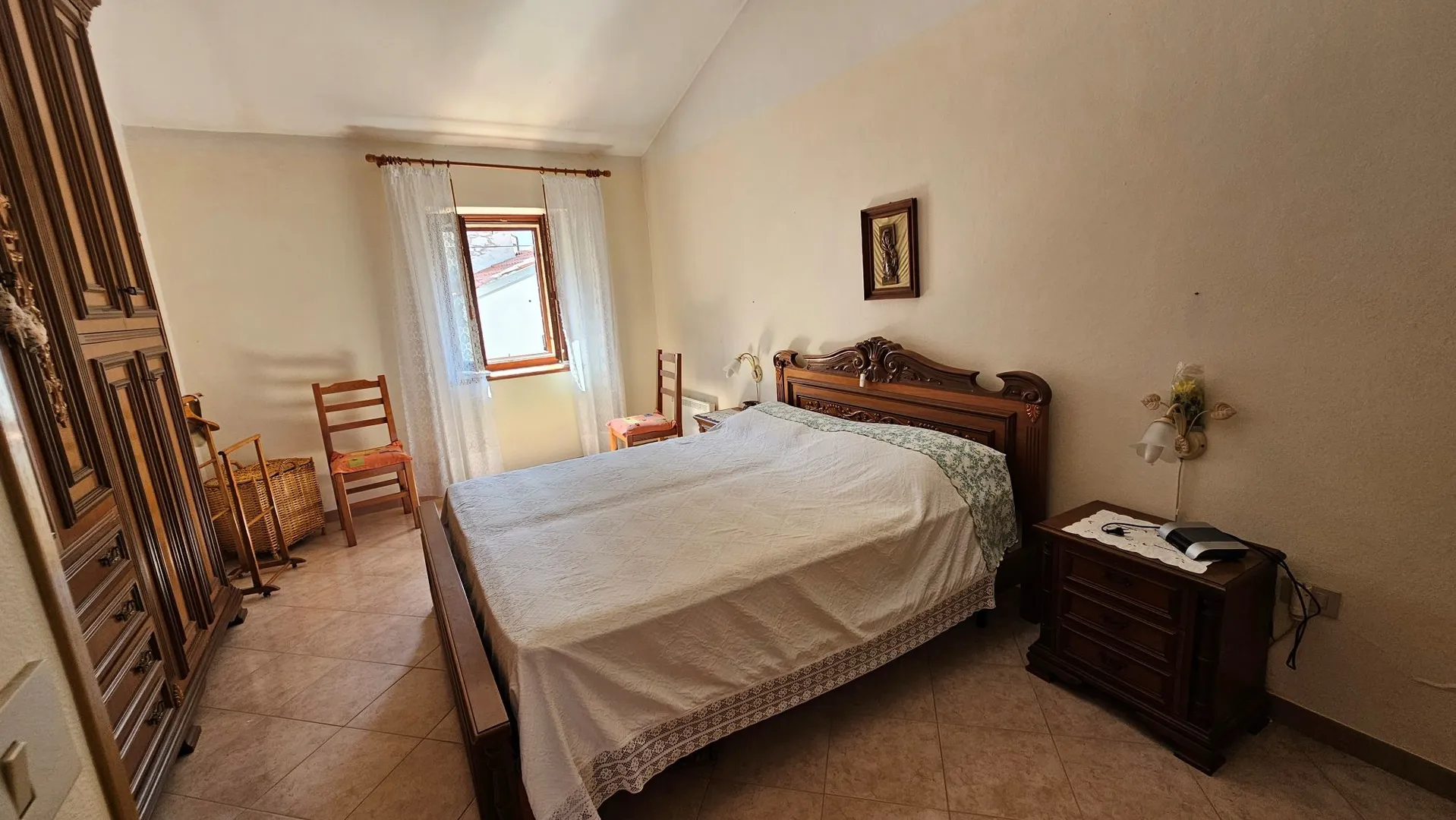 kamena istarska kuća s pogledom na more i dvorištem u brtonigli - slika 3