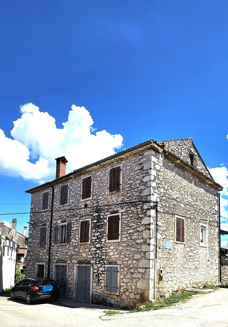kamena kućica u centru brtonigle - slika 11