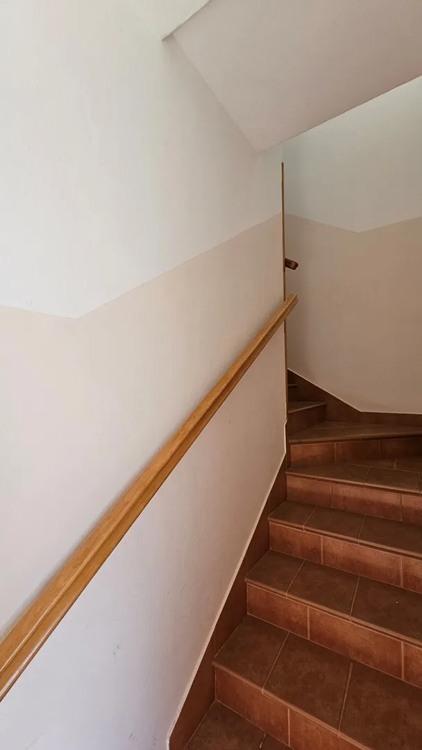 kamena istarska kuća s pogledom na more i dvorištem u brtonigli - slika 8