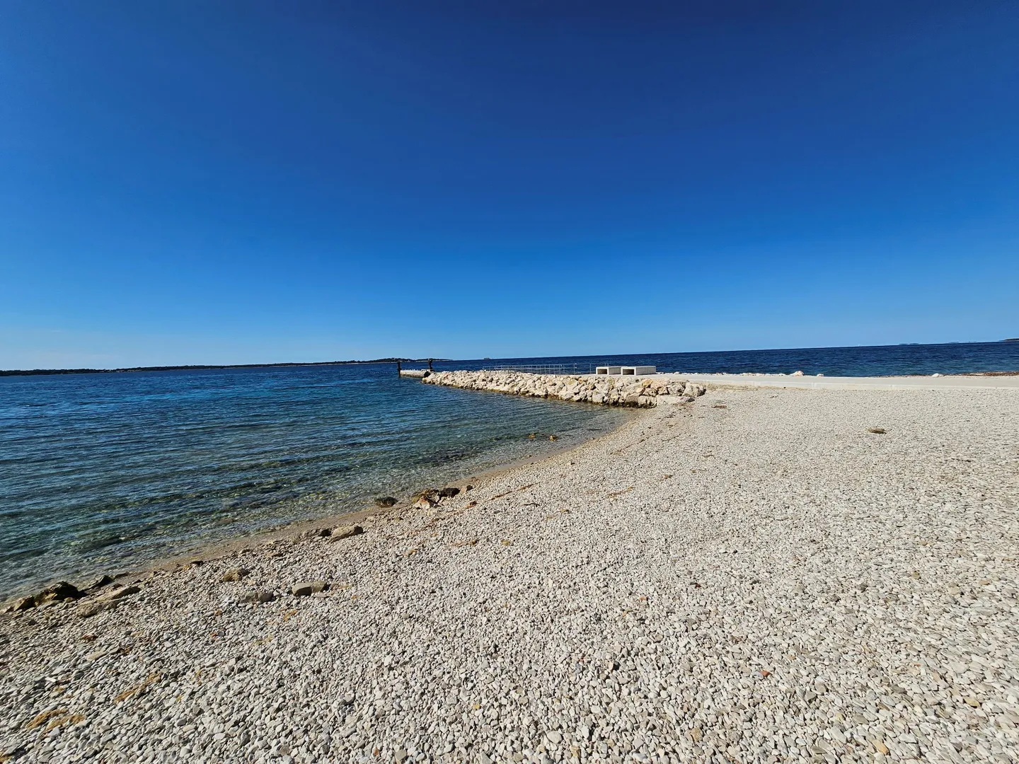 luksuzan stan u peroju blizu plaže s otvorenim pogledom na more i na nacionalni park prirode brijuni - slika 24