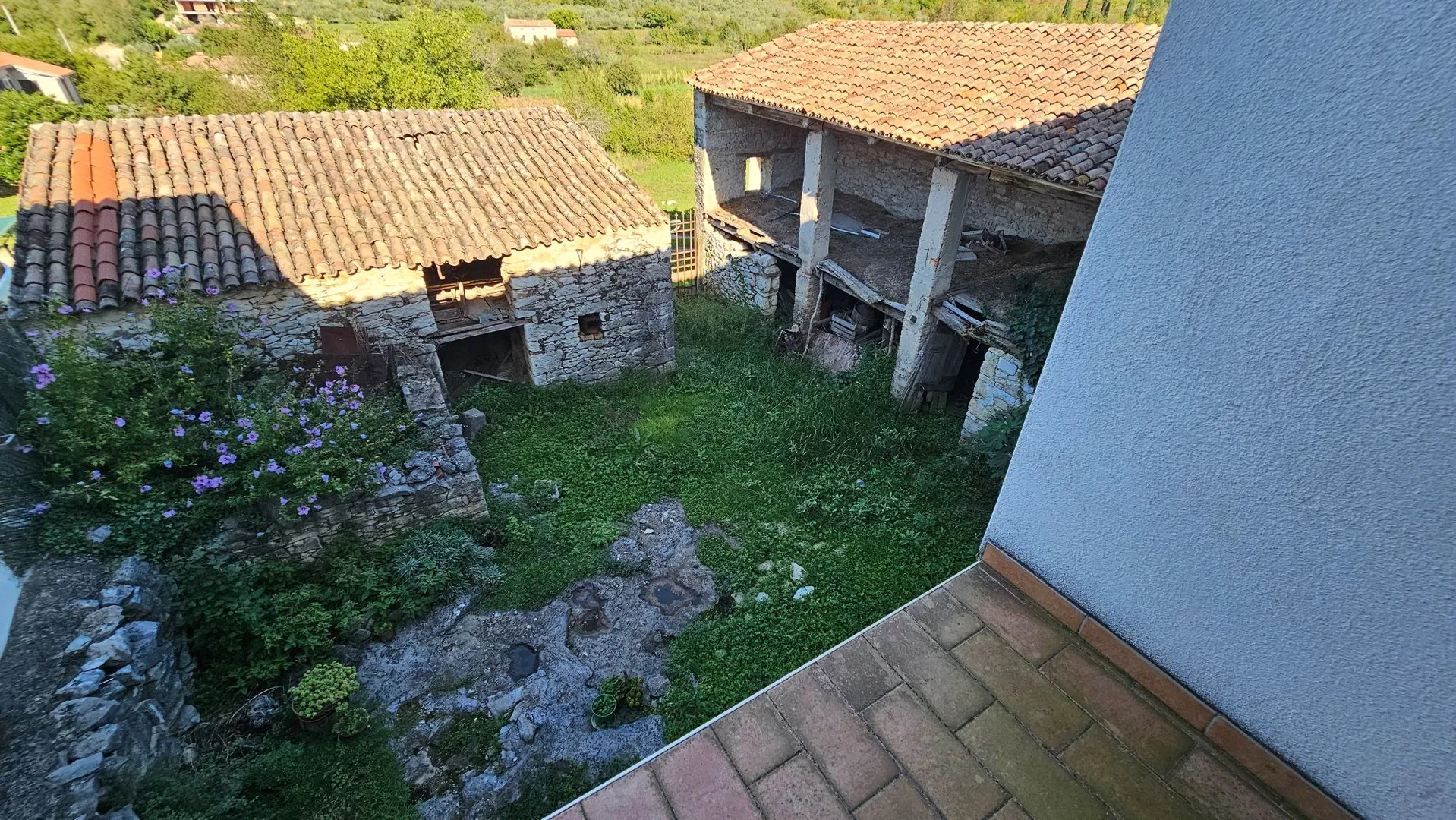 kamena istarska kuća s dvorištem u brtonigli - slika 12