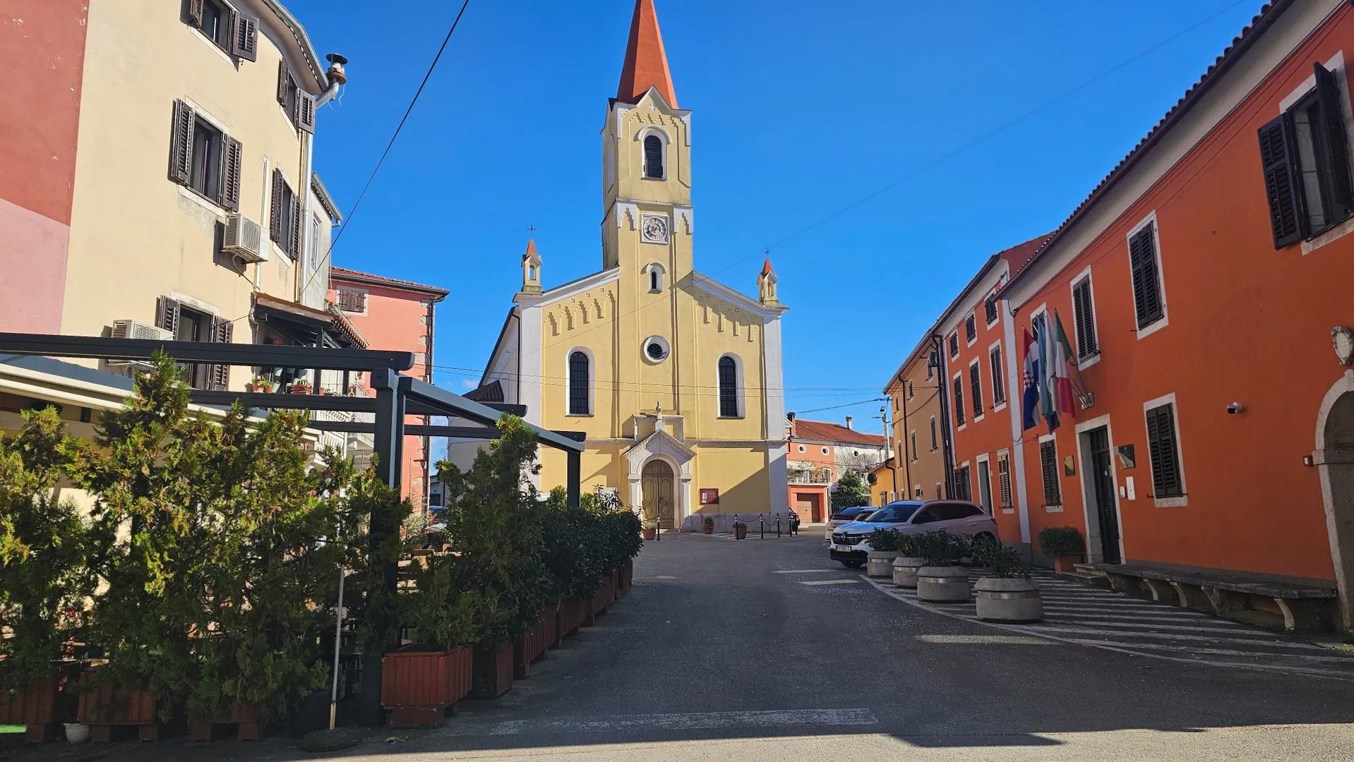 kamena istarska kuća s pogledom na more i dvorištem u brtonigli - slika 15