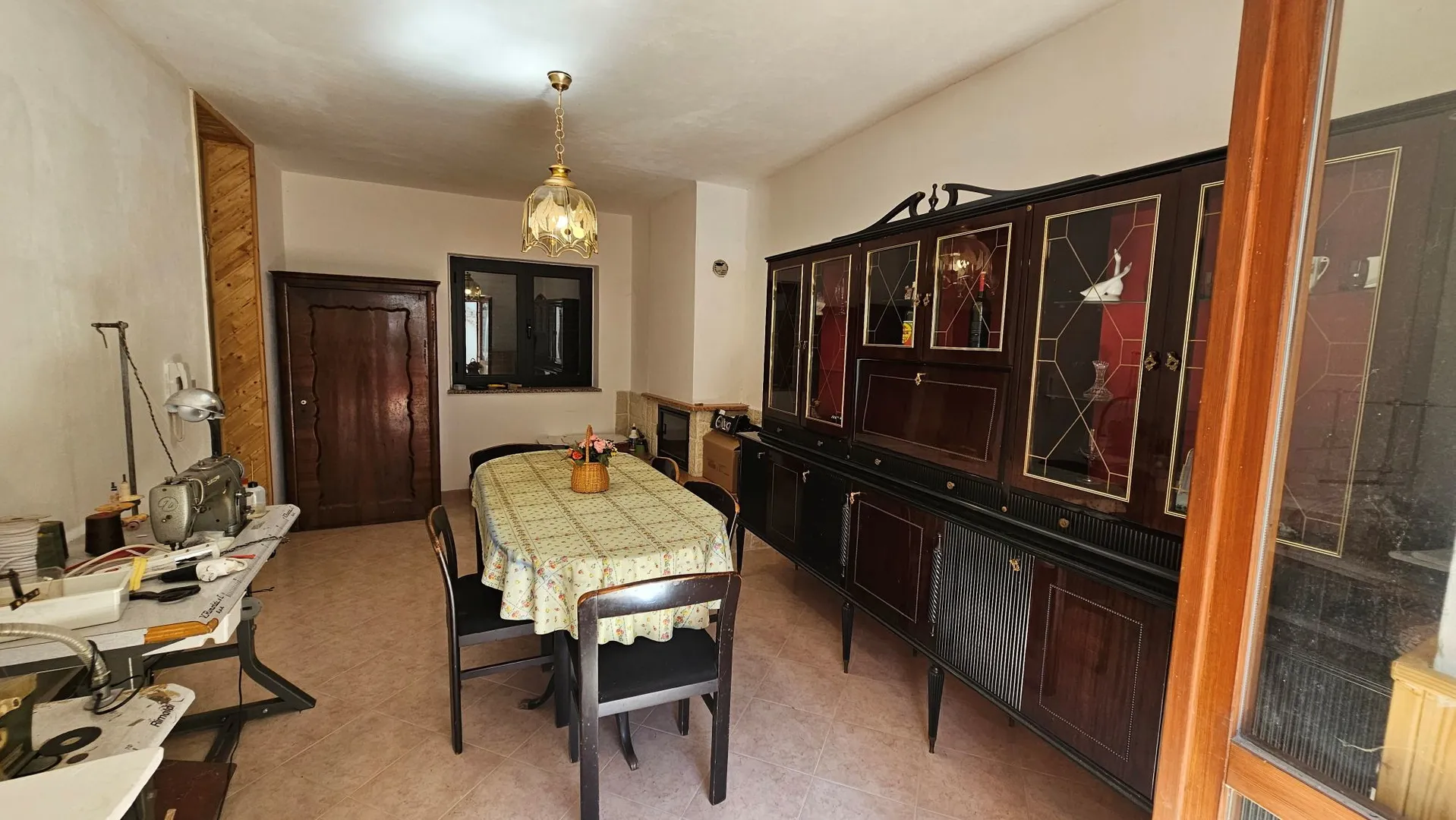 kamena istarska kuća s pogledom na more i dvorištem u brtonigli - slika 10