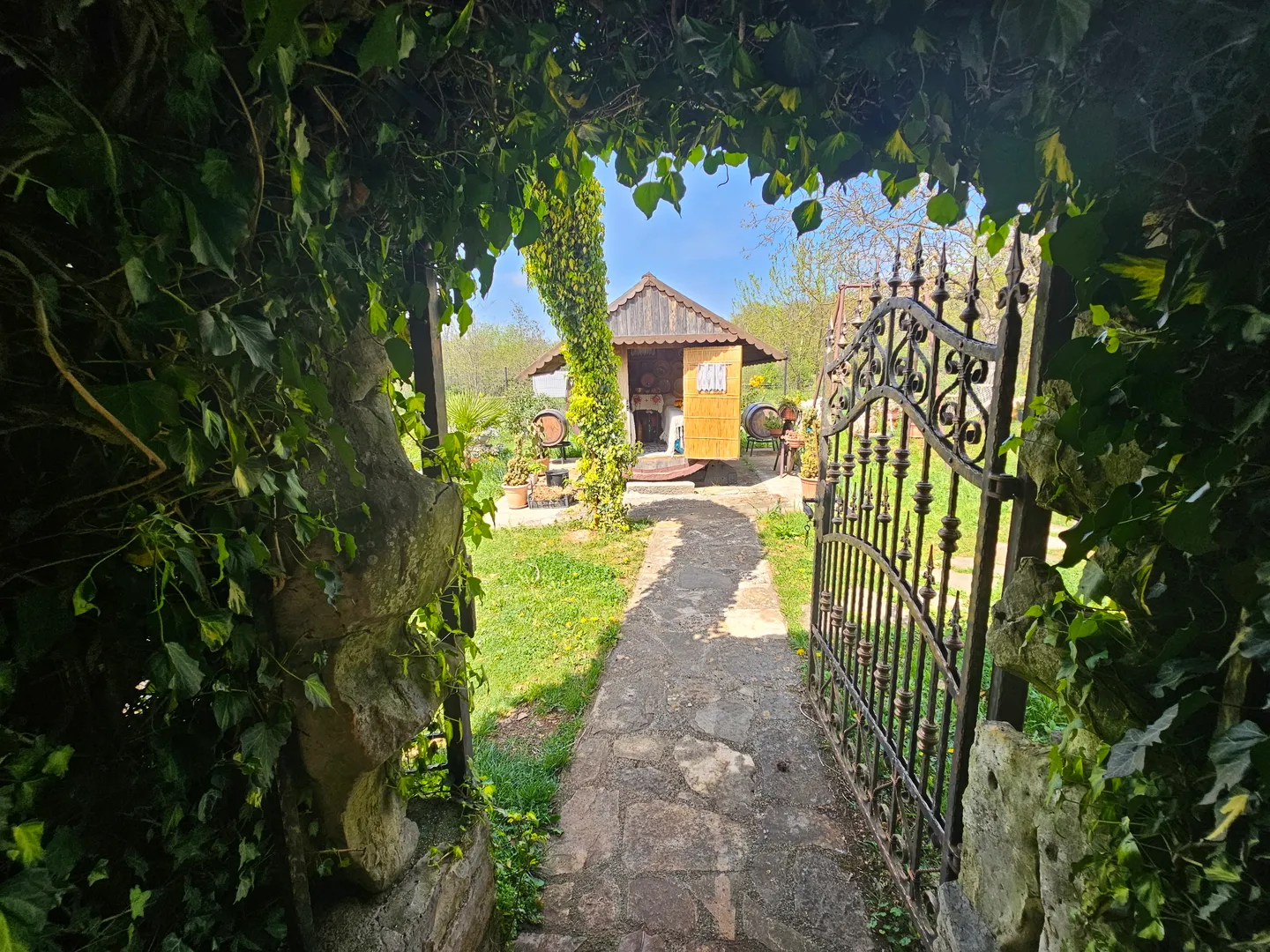 kamena kuća s velikim dvorištem kod buja u istri - slika 9
