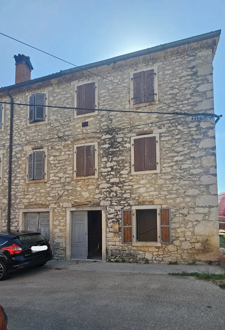 kamena kućica u centru brtonigle - slika 6