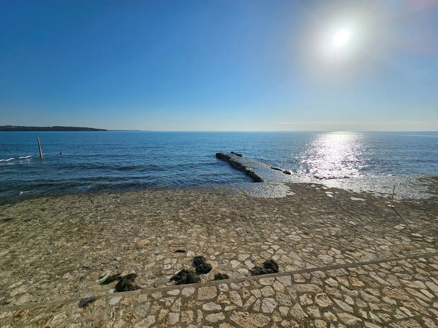 stan u novigradu u prizemlju blizu plaže i mora - slika 9