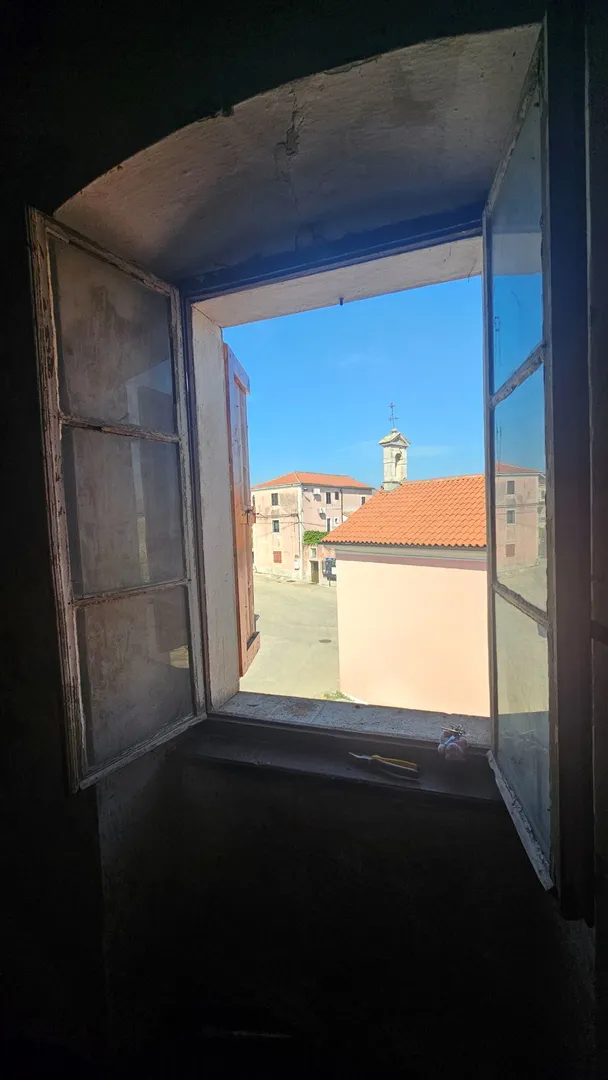 kamena kućica u centru brtonigle - slika 2
