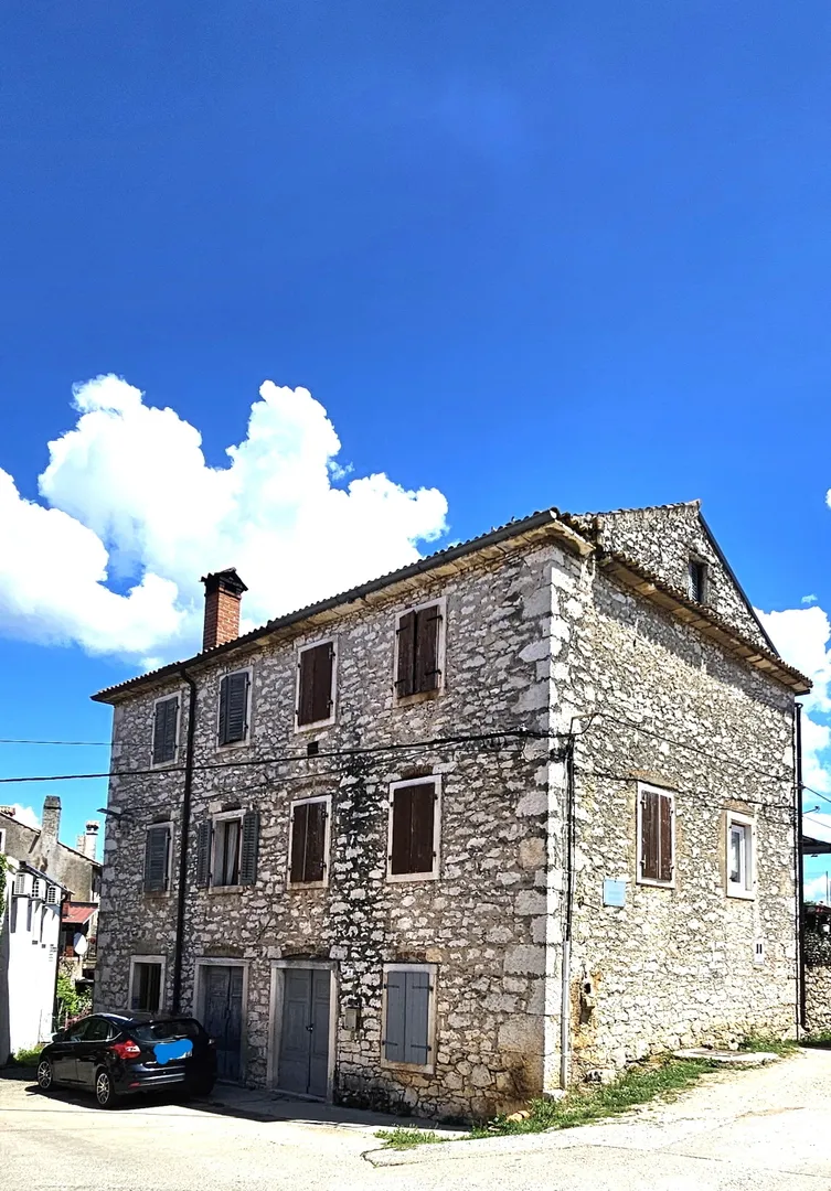kamena kućica u centru brtonigle - slika 11