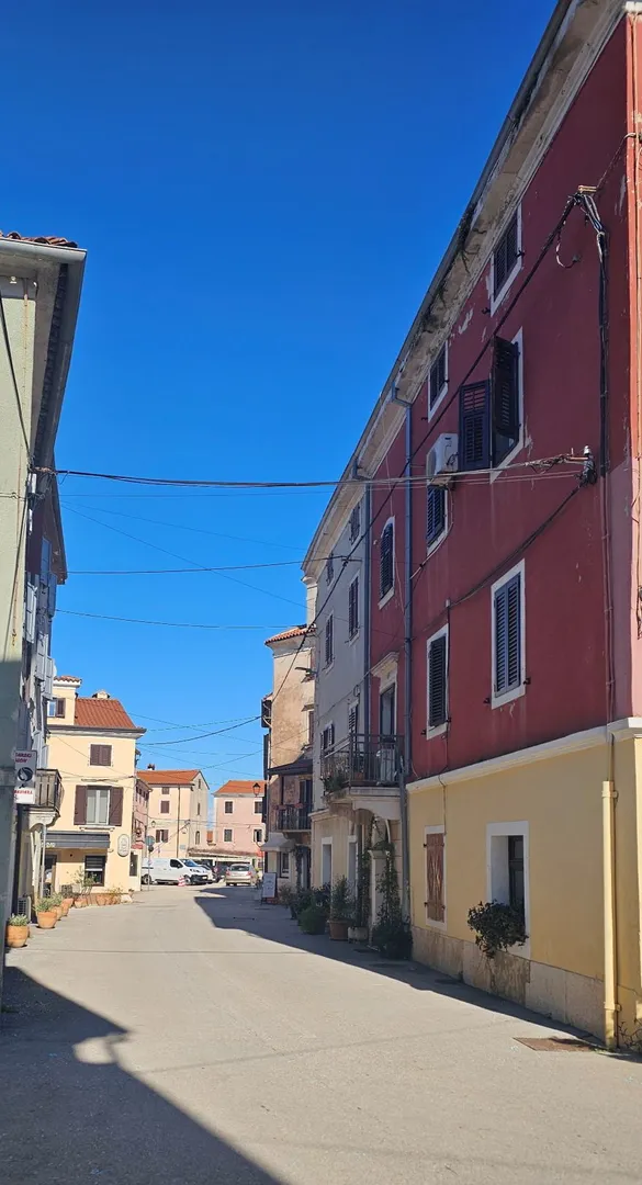 simpatična kamena istarska kuća u brtonigli - slika 21