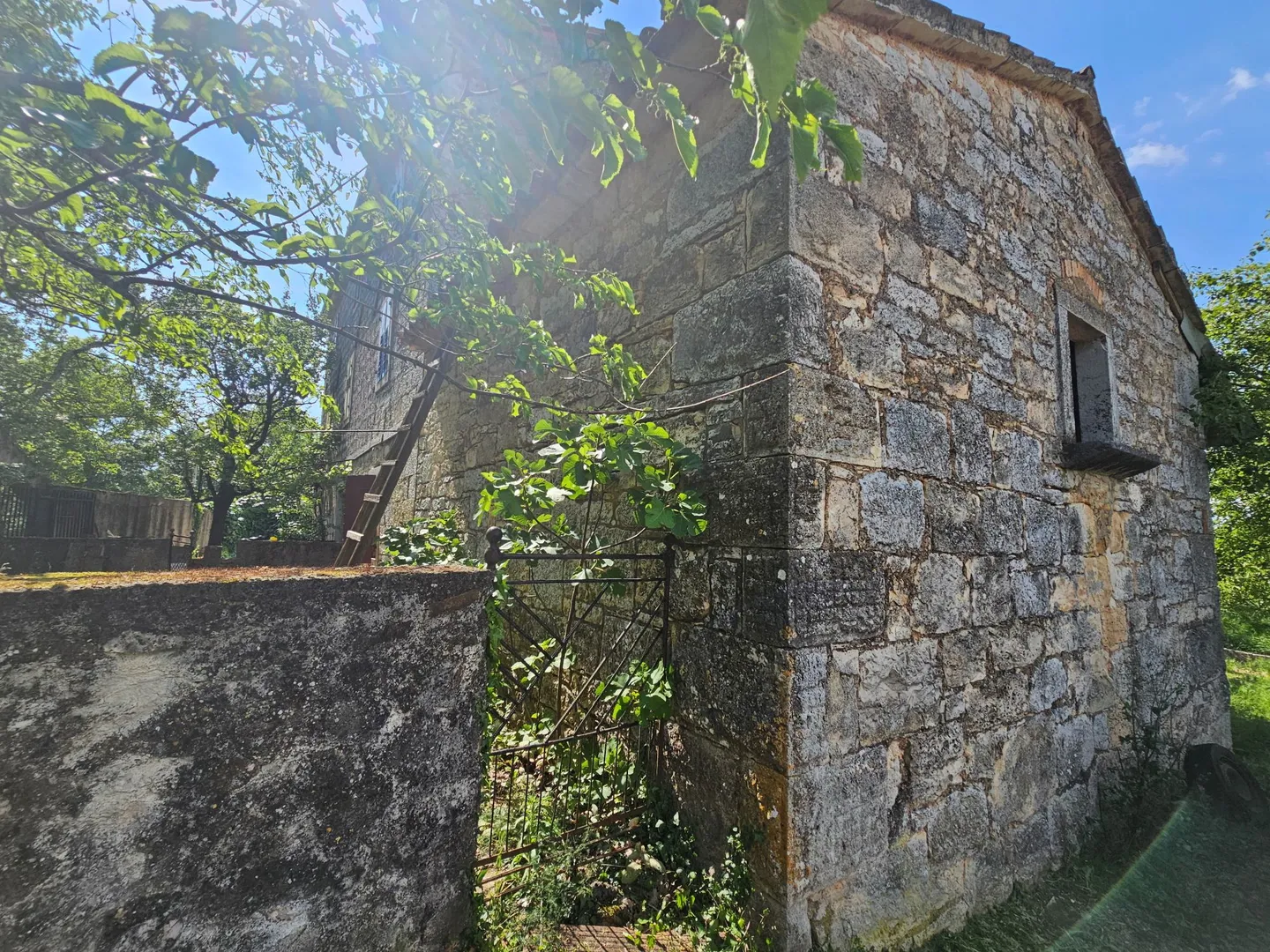šarmantna istarska kamena kuća s otvorenim pogledom i velikim terenom - slika 5