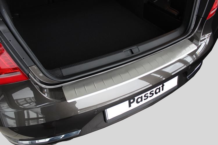 zaštitna-ukrasna lajsna zadnjeg branika za vw passat b7- top izgled - slika 5