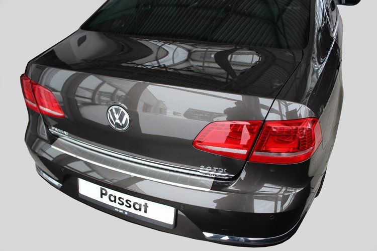 zaštitna-ukrasna lajsna zadnjeg branika za vw passat b7- top izgled - slika 3