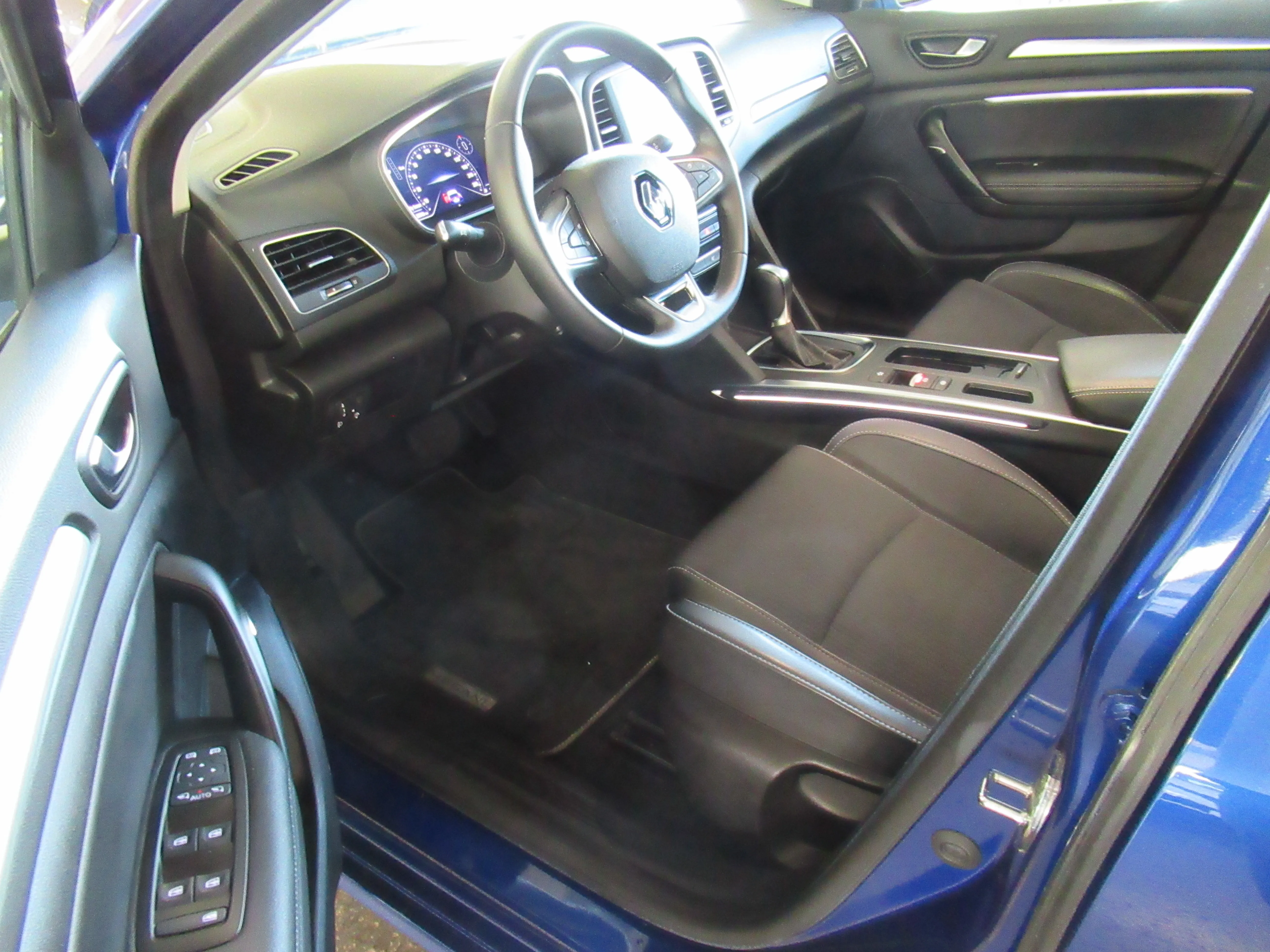renault megane intens dci 115 edc -slo. 1 lastn. samo 23.500 km - slika 10