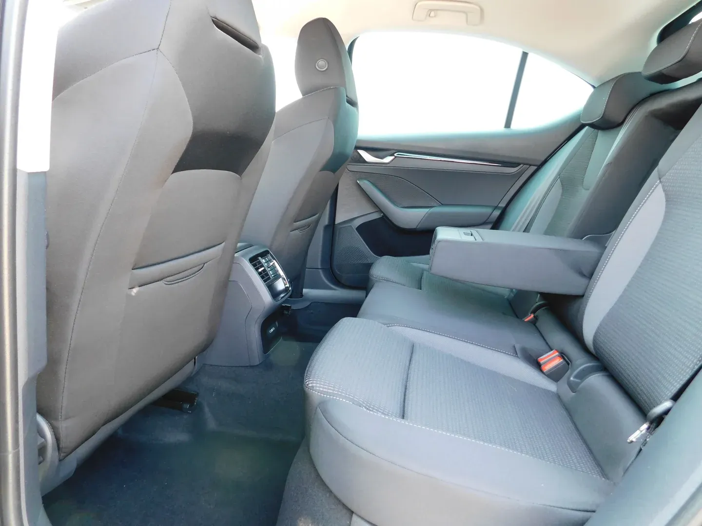 12775 škoda octavia fl selection 2.0 tdi dsg - slika 11